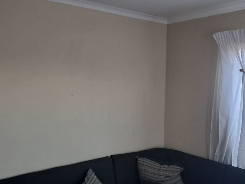 House For Sale in Soshanguve East - Photo 2