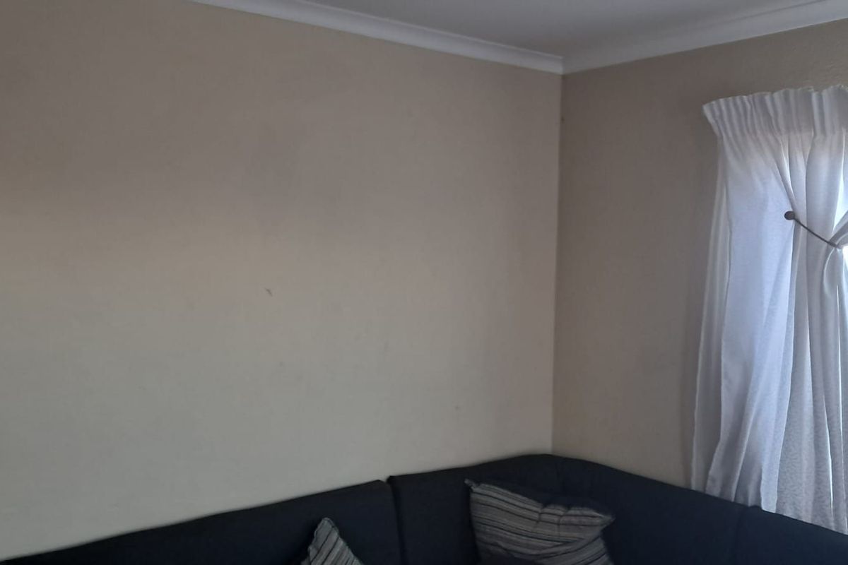 House For Sale in Soshanguve East - Photo 2