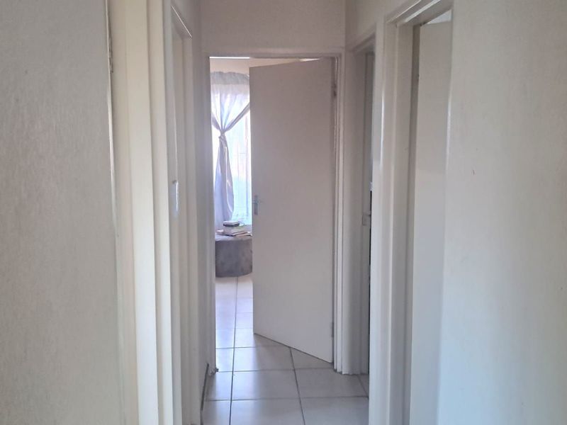 House For Sale in Soshanguve East - Photo 5