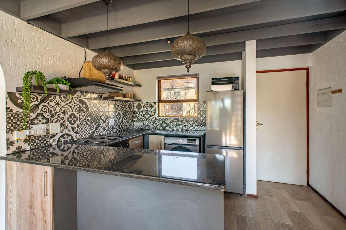 Apartment For Sale in Lonehill - Photo 4