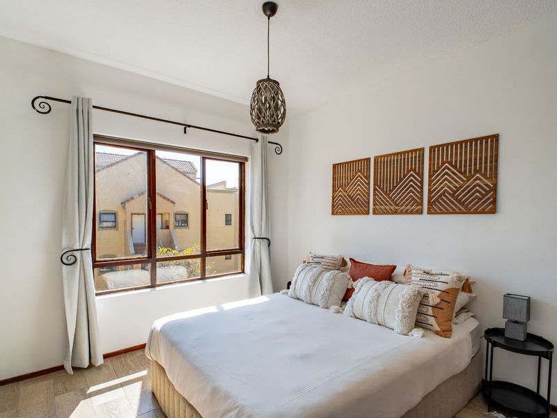 Apartment For Sale in Lonehill - Photo 8