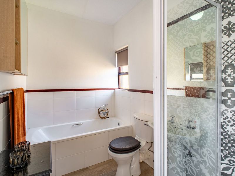 Apartment For Sale in Lonehill - Photo 10