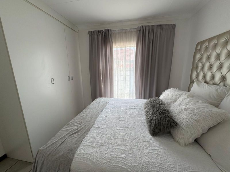 House For Sale in Roodepan - Photo 6