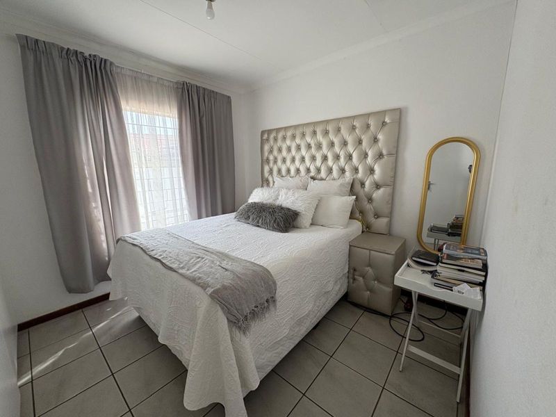 House For Sale in Roodepan - Photo 5