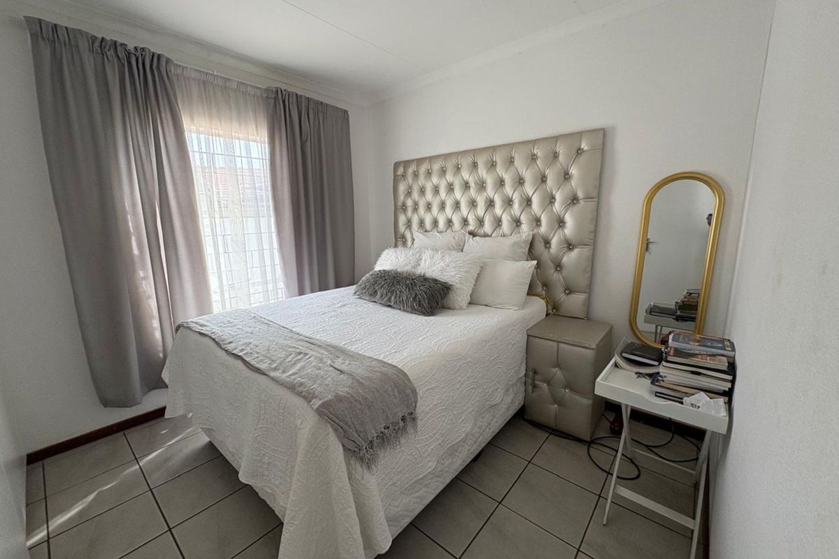 House For Sale in Roodepan - Photo 5