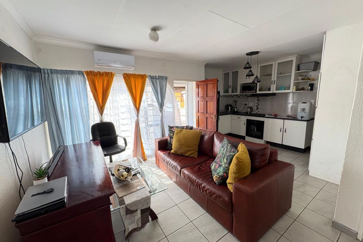 House For Sale in Roodepan - Photo 3