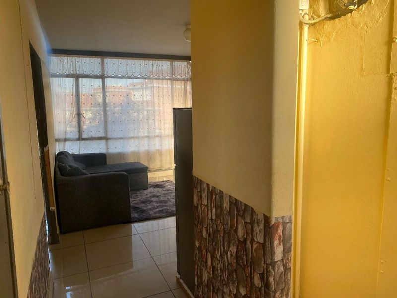 Apartment For Sale in Sunnyside - Photo 3