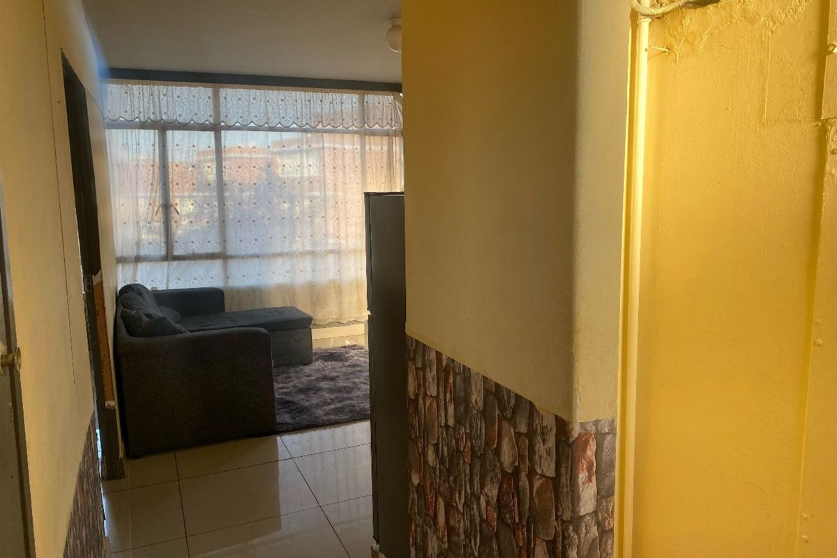 Apartment For Sale in Sunnyside - Photo 3