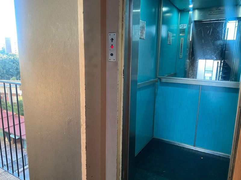 Apartment For Sale in Sunnyside - Photo 6