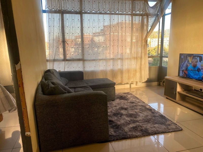 Apartment For Sale in Sunnyside - Photo 2