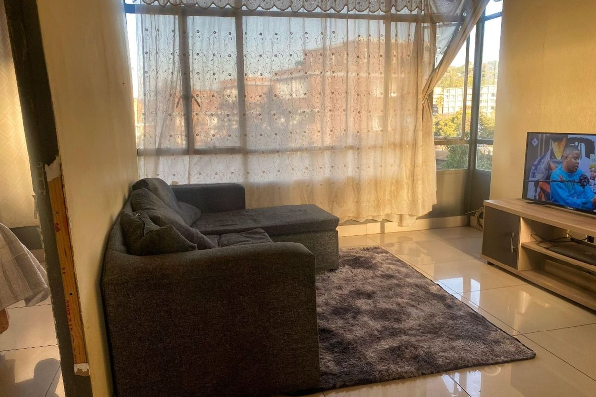 Apartment For Sale in Sunnyside - Photo 2