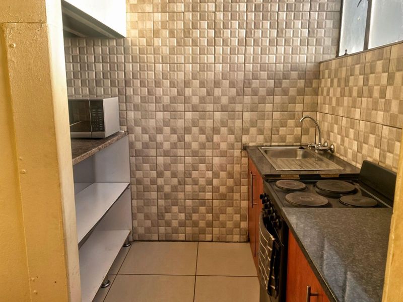 Apartment For Sale in Sunnyside - Photo 4