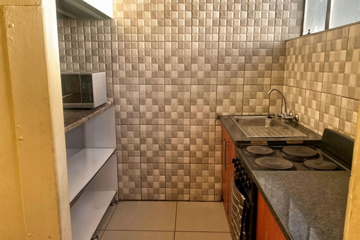 Apartment For Sale in Sunnyside - Photo 4