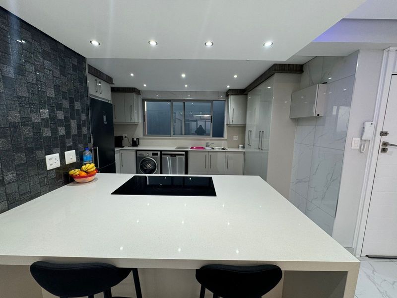 Apartment For Sale in North Beach - Photo 9