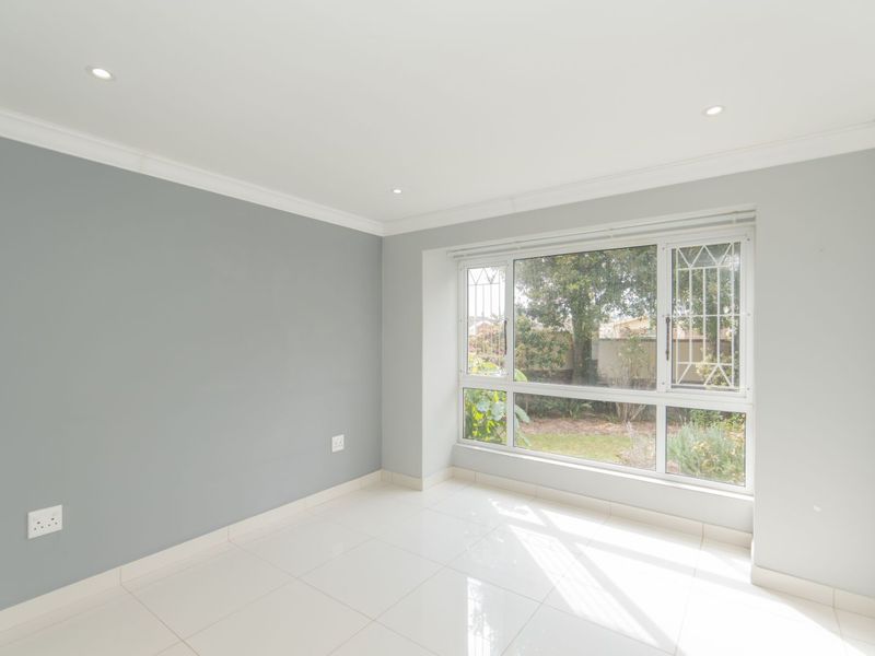 Townhouse For Sale in Lorraine - Photo 5