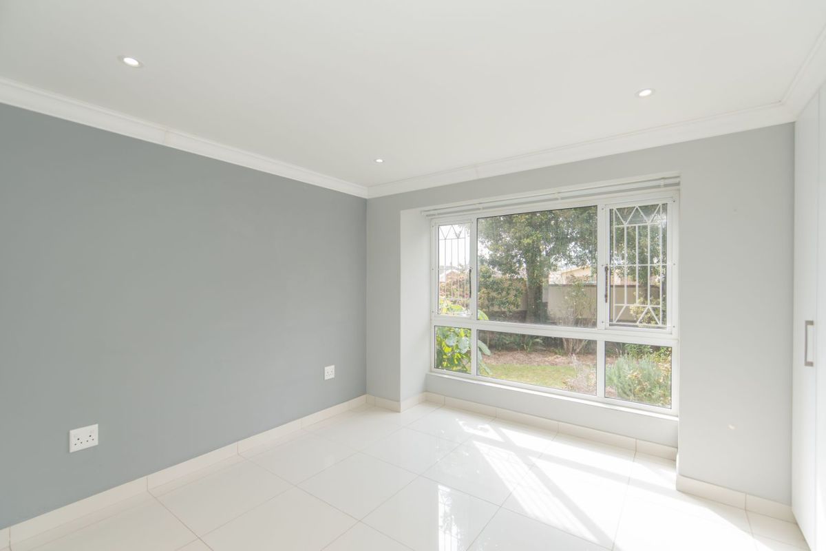 Townhouse For Sale in Lorraine - Photo 5