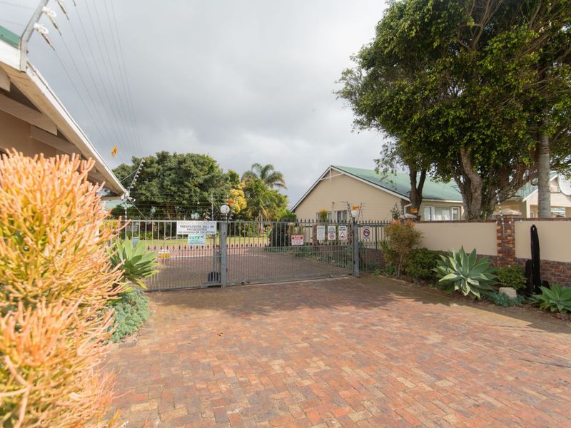 Townhouse For Sale in Lorraine - Photo 4