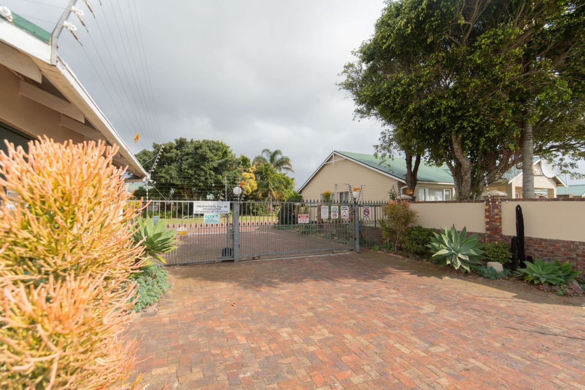 Townhouse For Sale in Lorraine - Photo 4