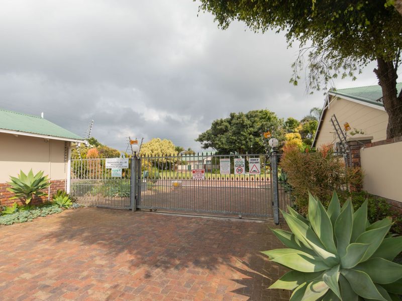 Townhouse For Sale in Lorraine - Photo 3