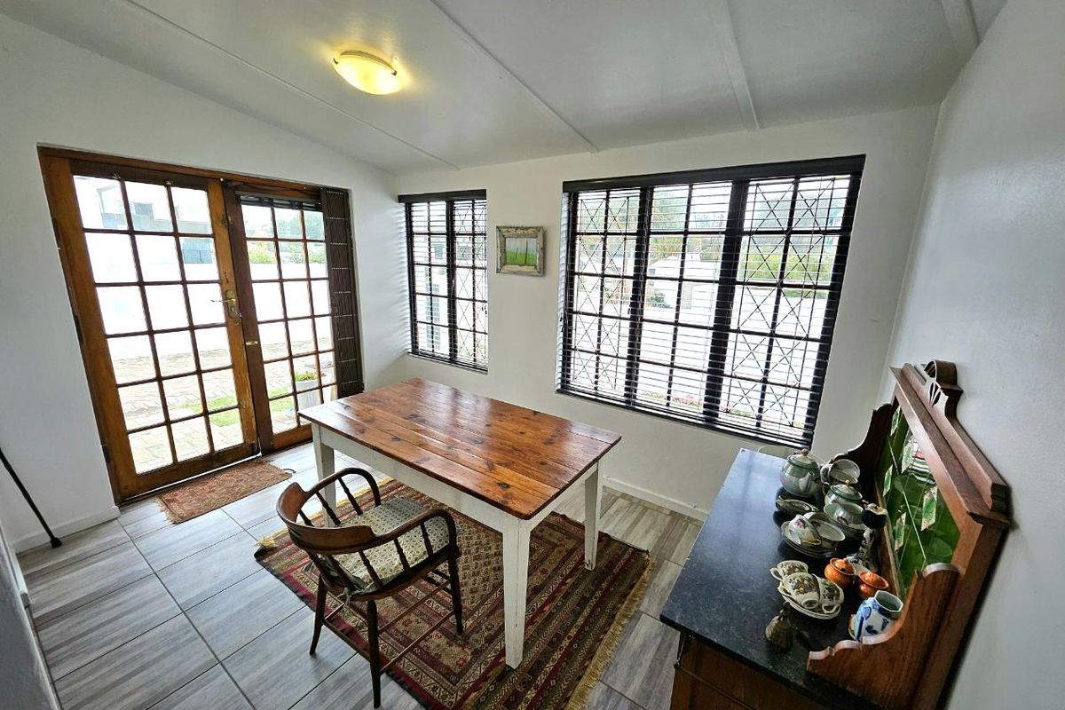 Townhouse For Sale in Lorraine - Photo 2