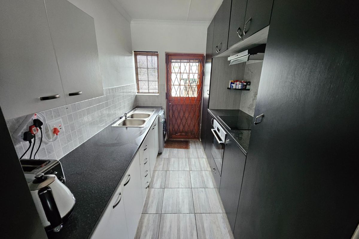 Townhouse For Sale in Lorraine - Photo 3