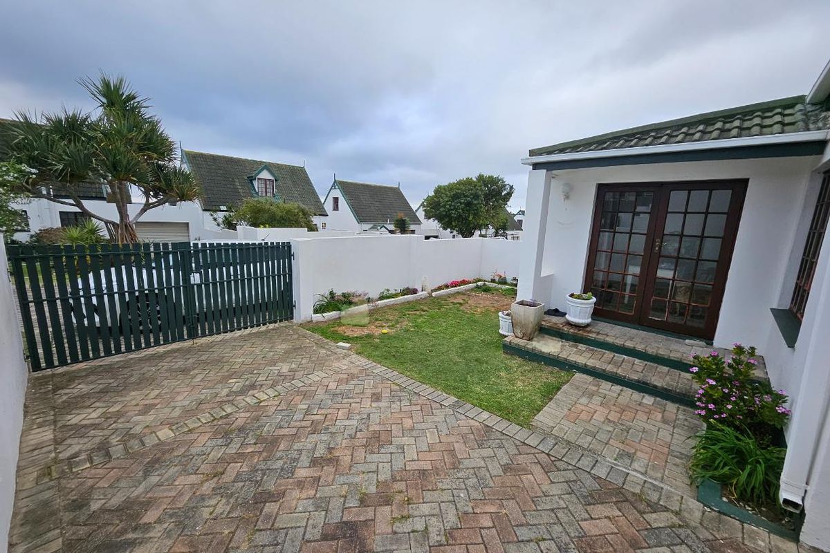 Townhouse For Sale in Lorraine - Photo 5