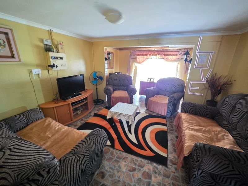 House For Sale in Roodepan - Photo 2