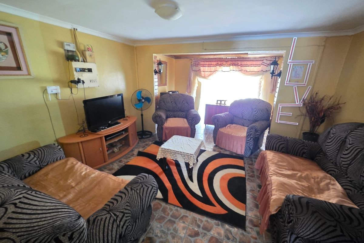 House For Sale in Roodepan - Photo 2