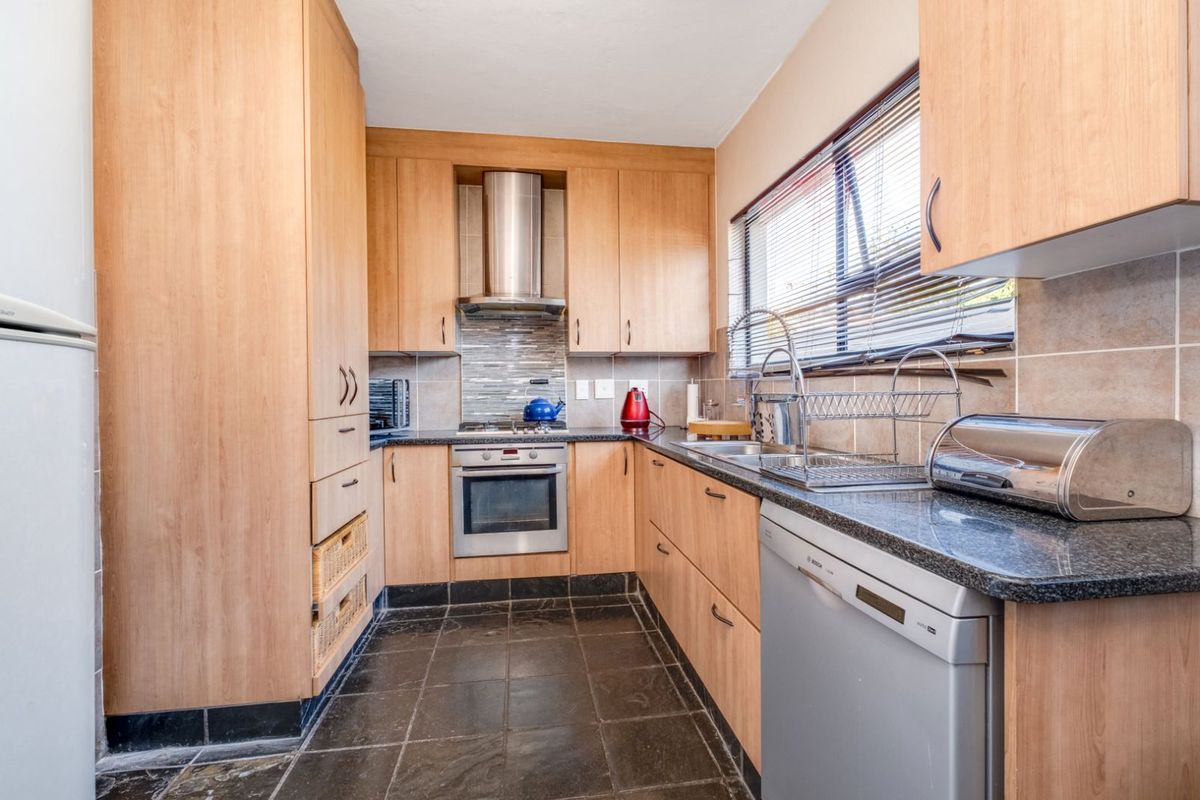 House For Sale in Greengate - Photo 3