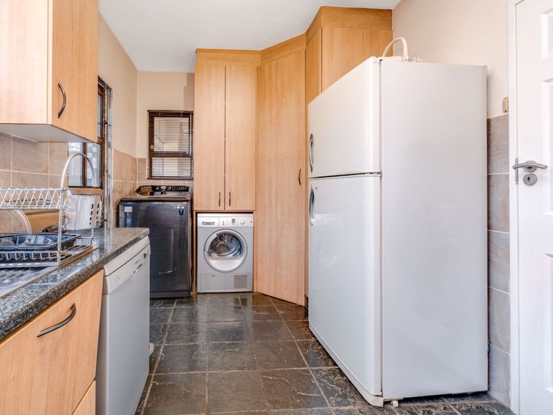 House For Sale in Greengate - Photo 4