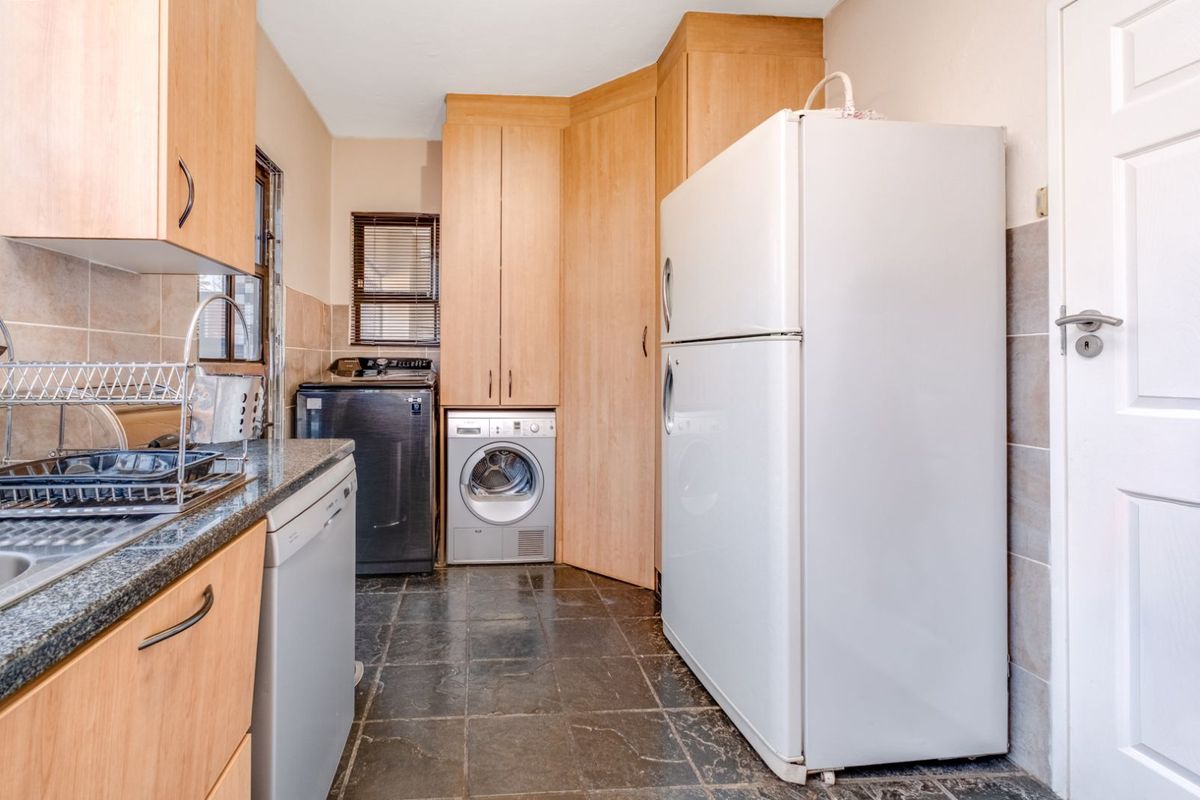 House For Sale in Greengate - Photo 4
