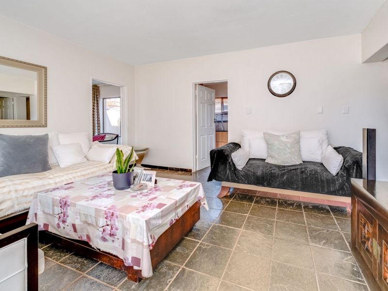 House For Sale in Greengate - Photo 9