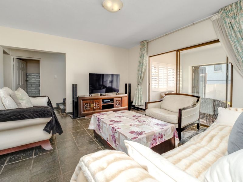 House For Sale in Greengate - Photo 7