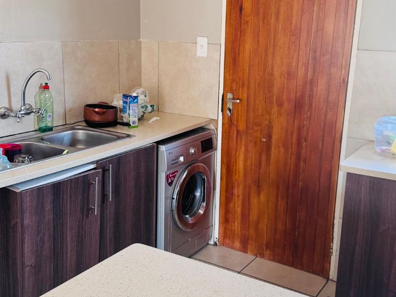 Townhouse For Sale in Tasbet Park - Photo 10