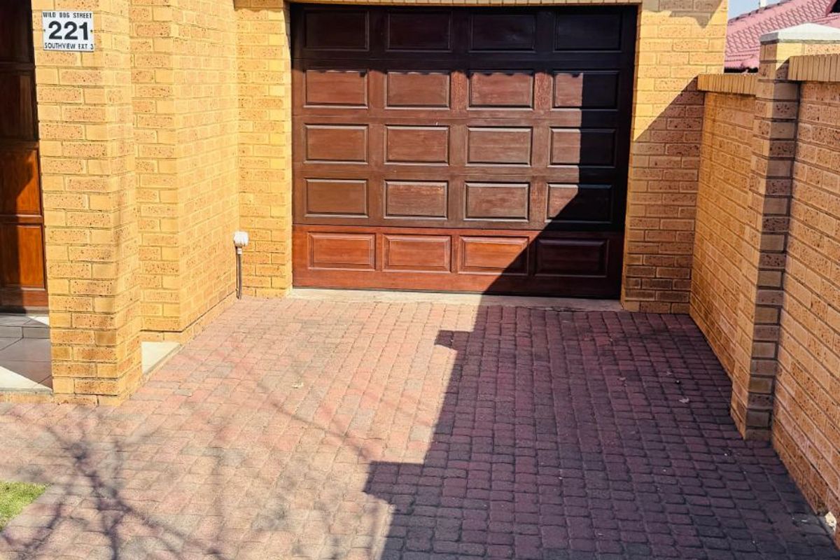 Townhouse For Sale in Tasbet Park - Photo 3