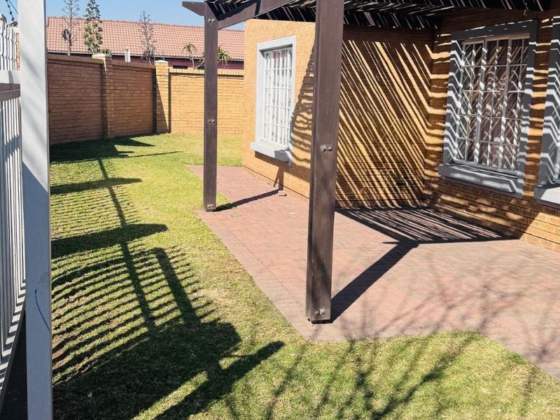 Townhouse For Sale in Tasbet Park - Photo 2