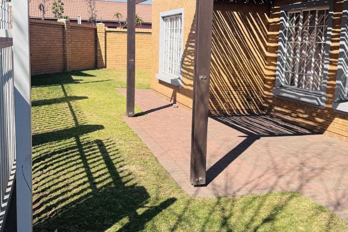 Townhouse For Sale in Tasbet Park - Photo 2