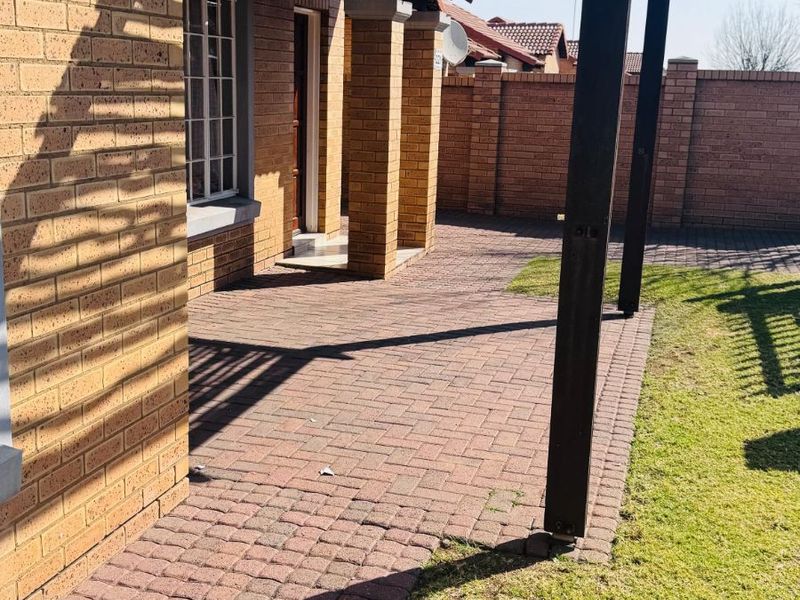 Townhouse For Sale in Tasbet Park - Photo 6