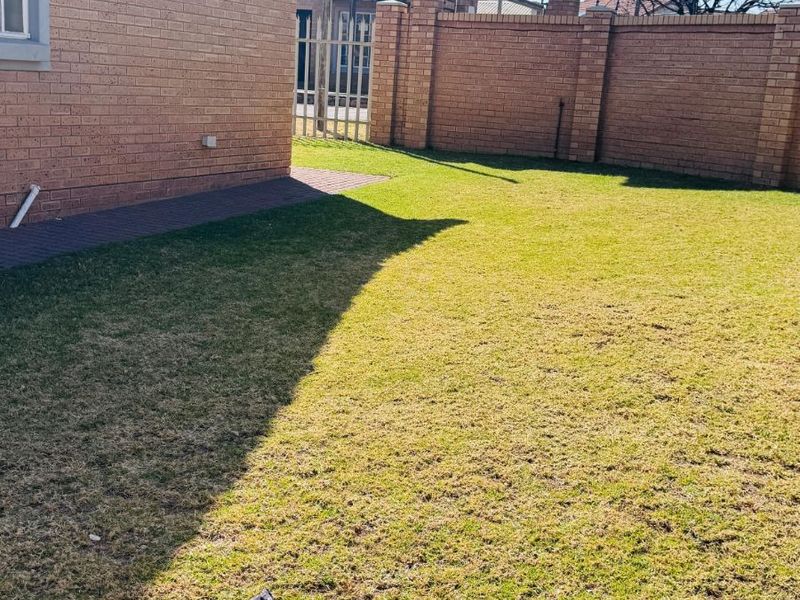 Townhouse For Sale in Tasbet Park - Photo 5