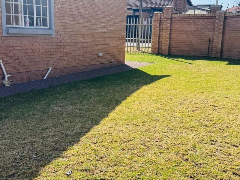 Townhouse For Sale in Tasbet Park - Photo 4