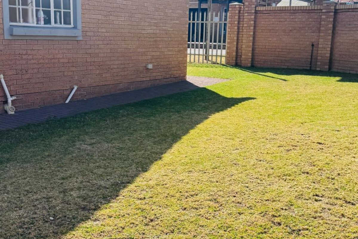 Townhouse For Sale in Tasbet Park - Photo 4