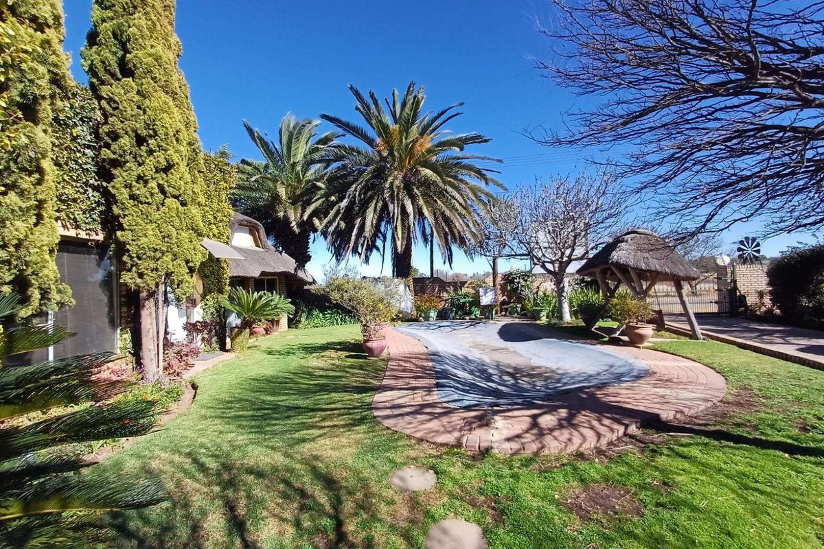 Guest House For Sale in Lichtenburg Central - Photo 4