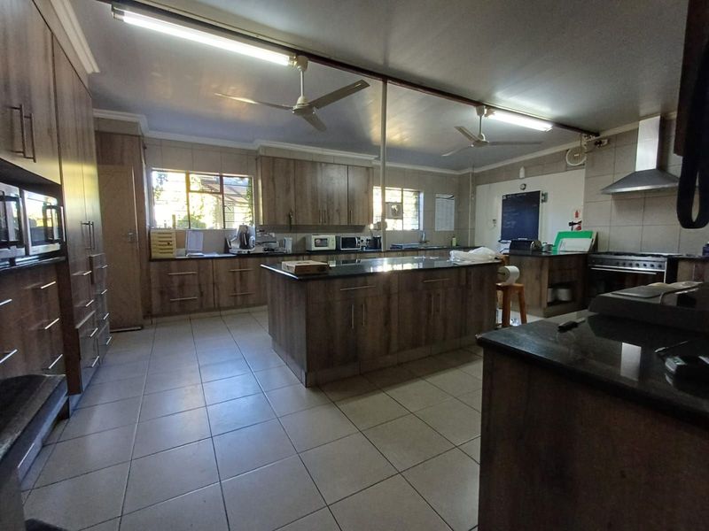 Guest House For Sale in Lichtenburg Central - Photo 9