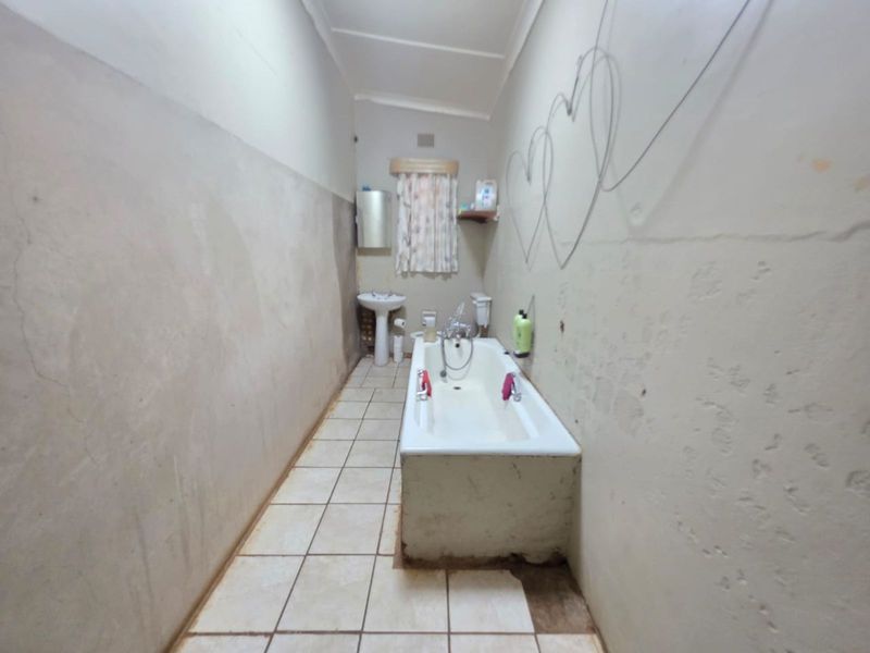 House For Sale in Beaconsfield - Photo 10