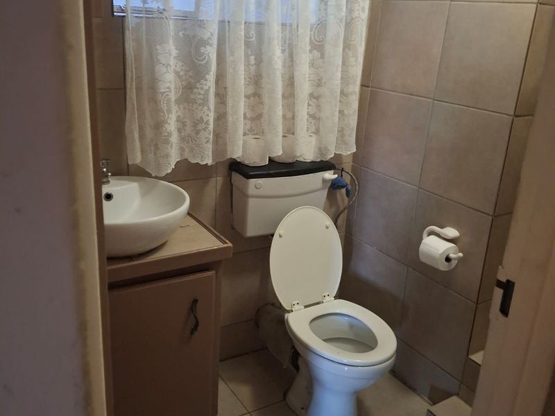 House For Sale in Beaconsfield - Photo 9