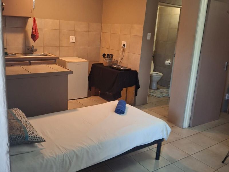 House For Sale in Beaconsfield - Photo 8