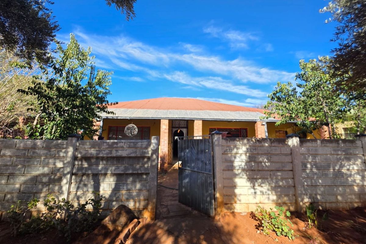 House For Sale in Beaconsfield - Photo 2