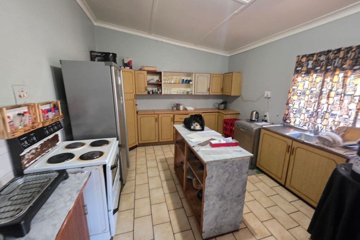 House For Sale in Beaconsfield - Photo 5