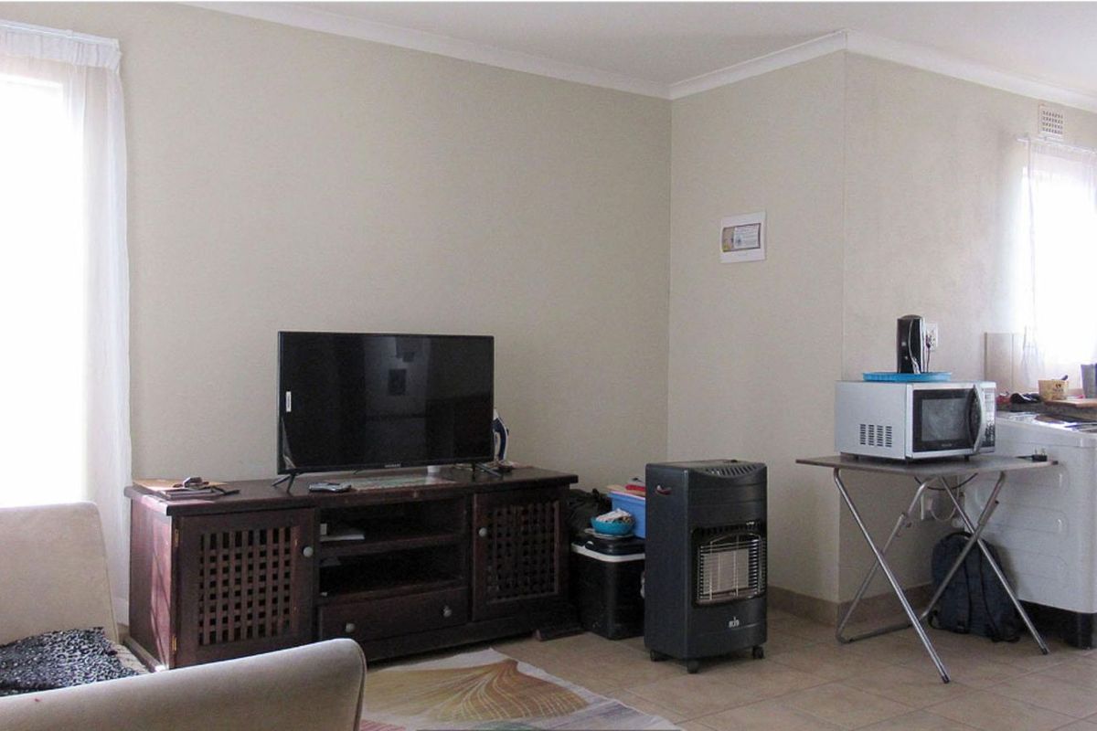 House For Sale in Palm Ridge - Photo 2