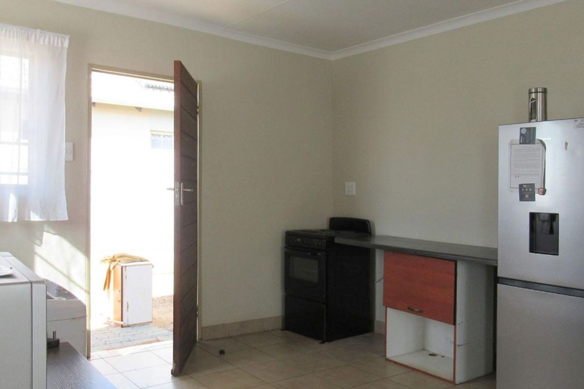 House For Sale in Palm Ridge - Photo 5